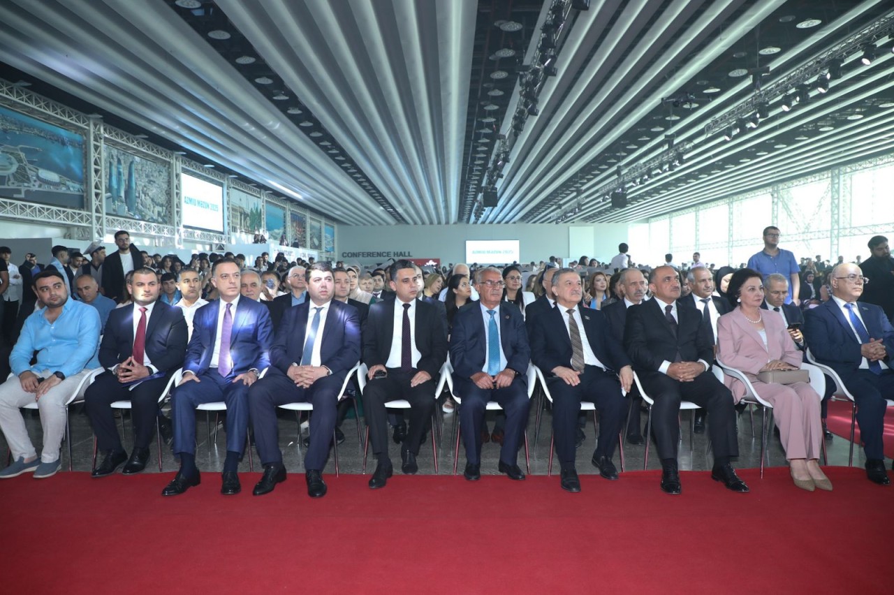 AzMİU-nun yaradılmasının 50-ci ilində təntənəli Məzun Günü - FOTOLAR